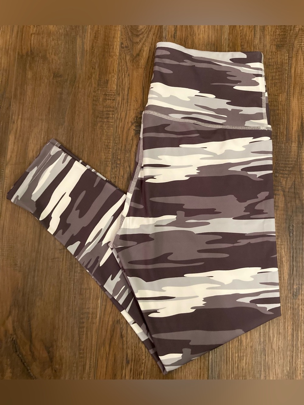 NWOT INDERO Women’s Camouflage Print Hi-Rise Leggings